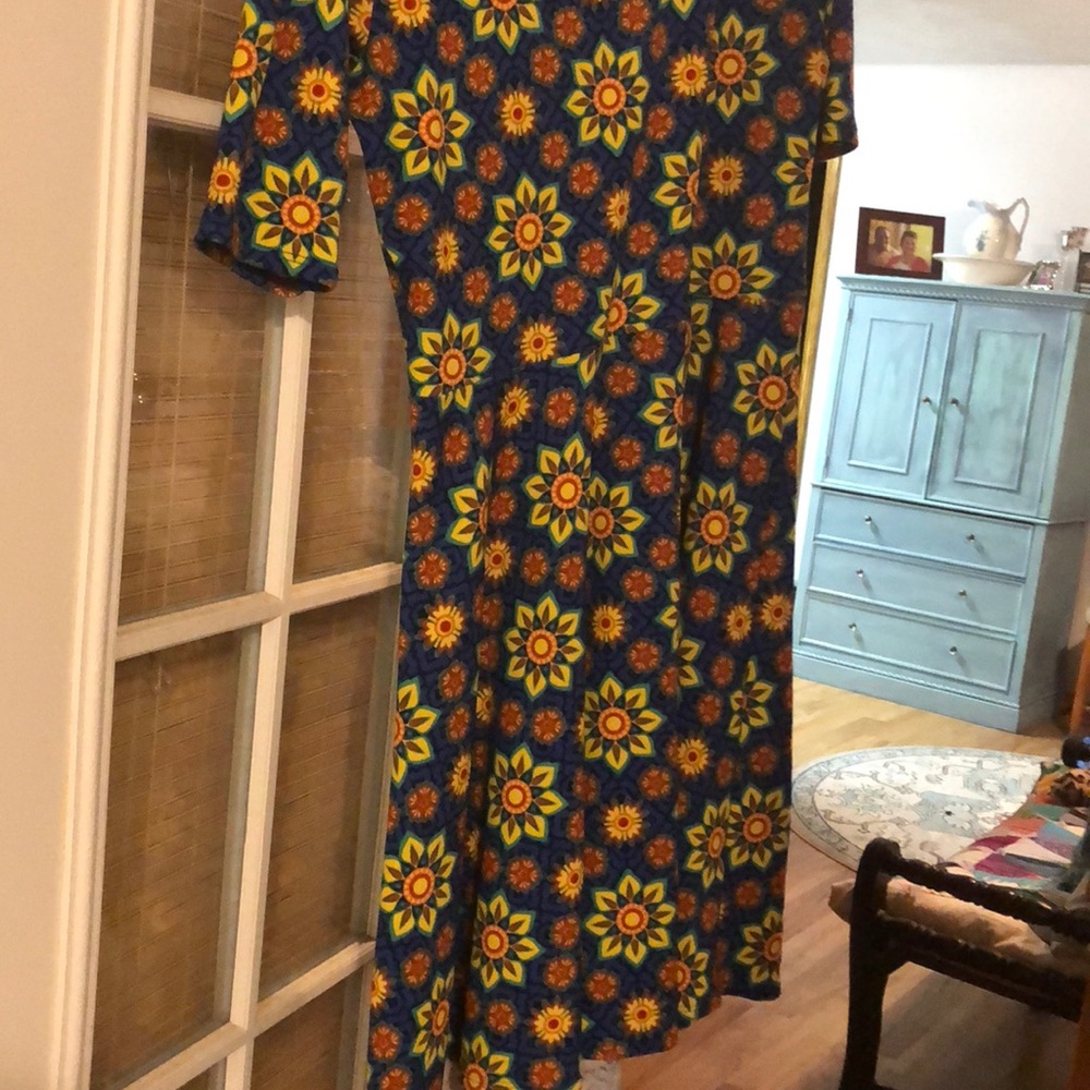 Dress - Picture 2 of 2